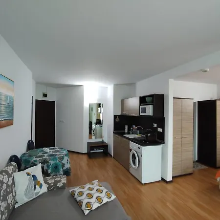 Sunny Apartment Sarafovo 布尔加斯